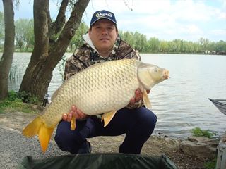 pescuit pe o balta superba